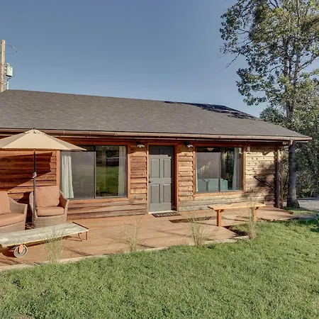 Cozy Central Point Bungalow On Working Winery! Exterior photo