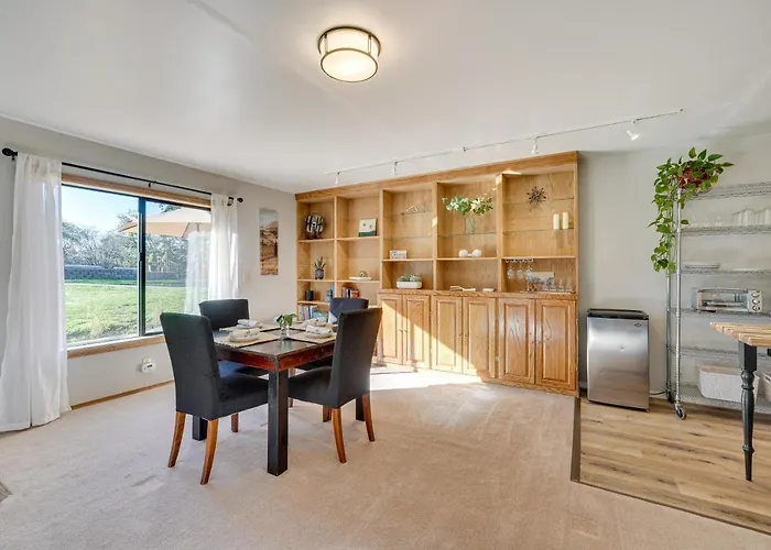 Cozy Central Point Bungalow On Working Winery!