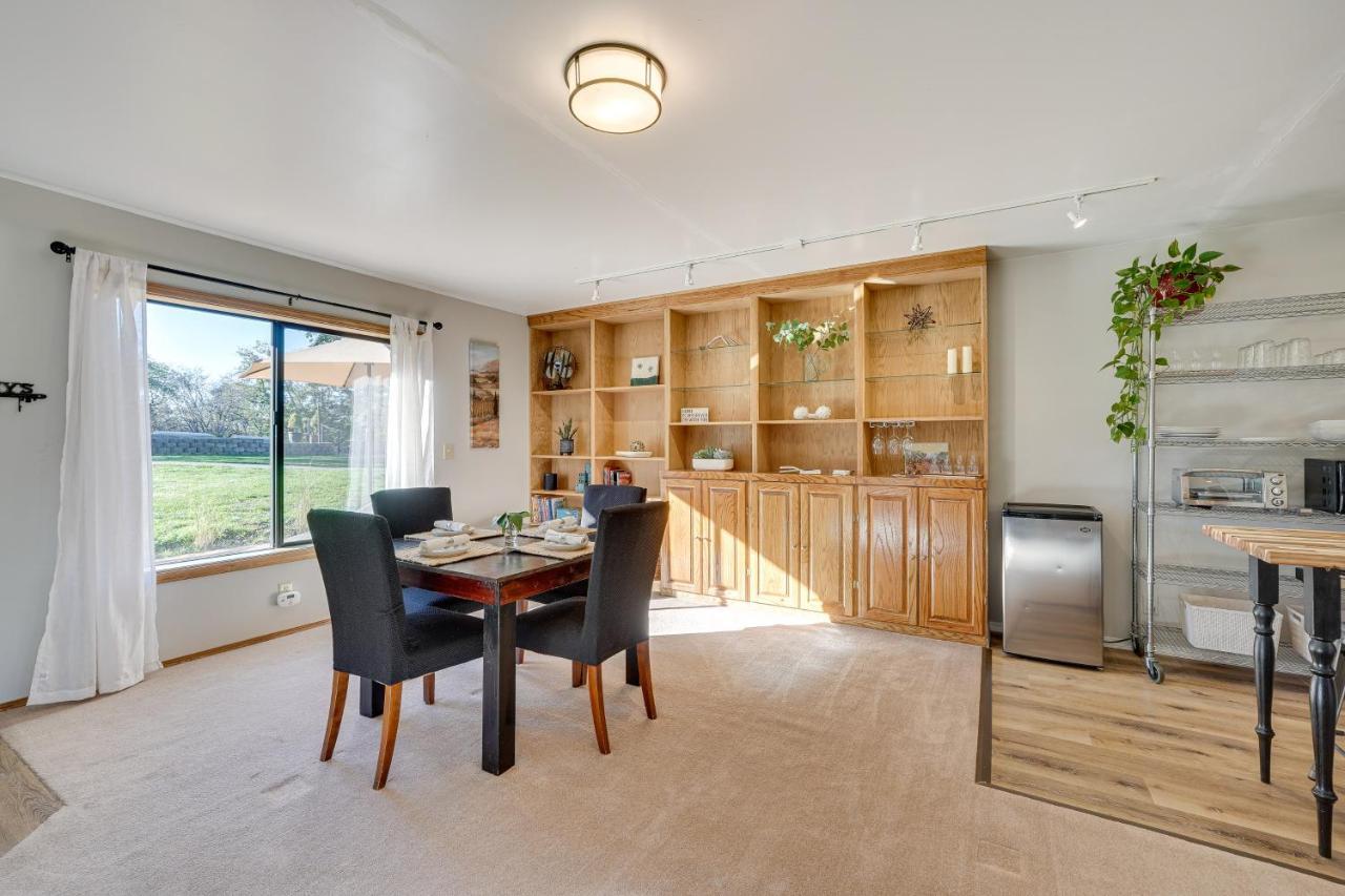 Cozy Point On Working Winery! Holiday home
