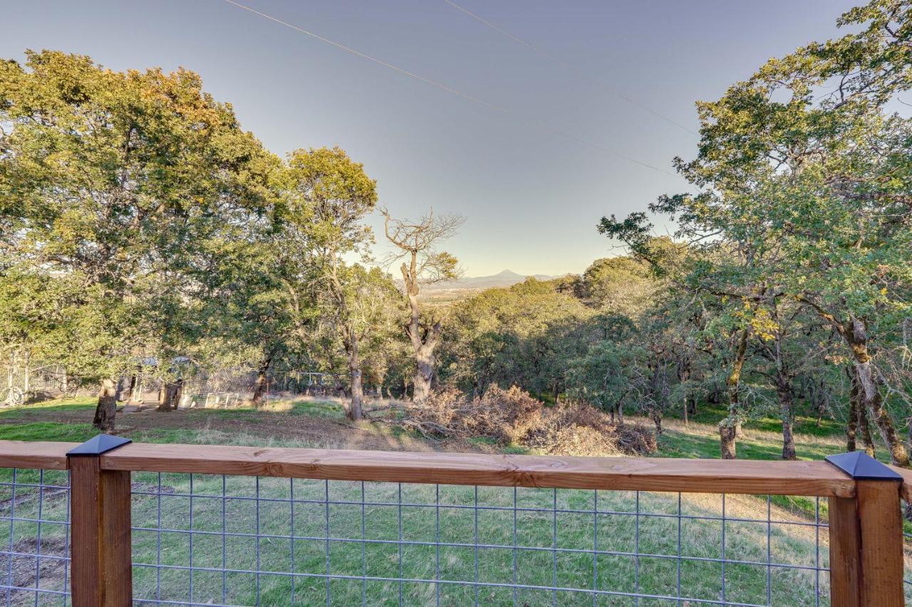 Cozy Point On Working Winery! Holiday home Central Point