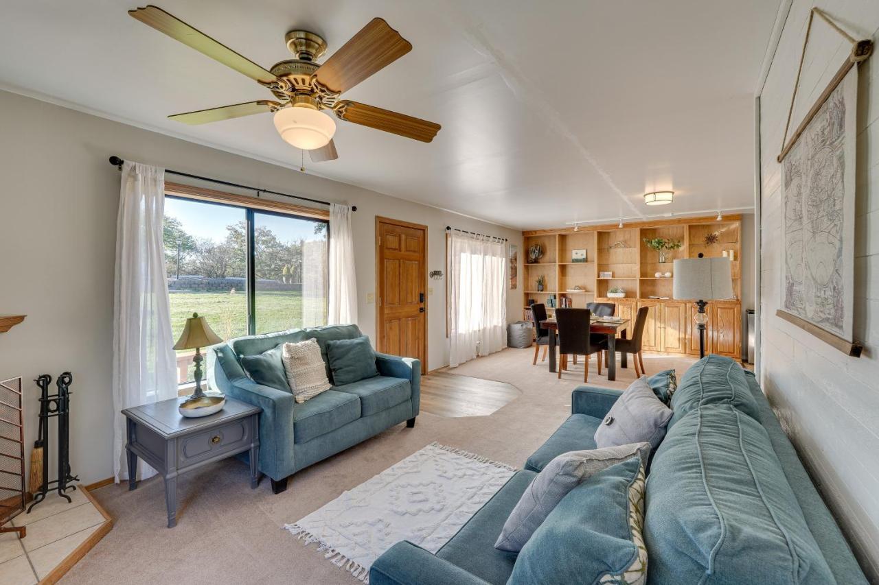 Cozy Point On Working Winery! Holiday home