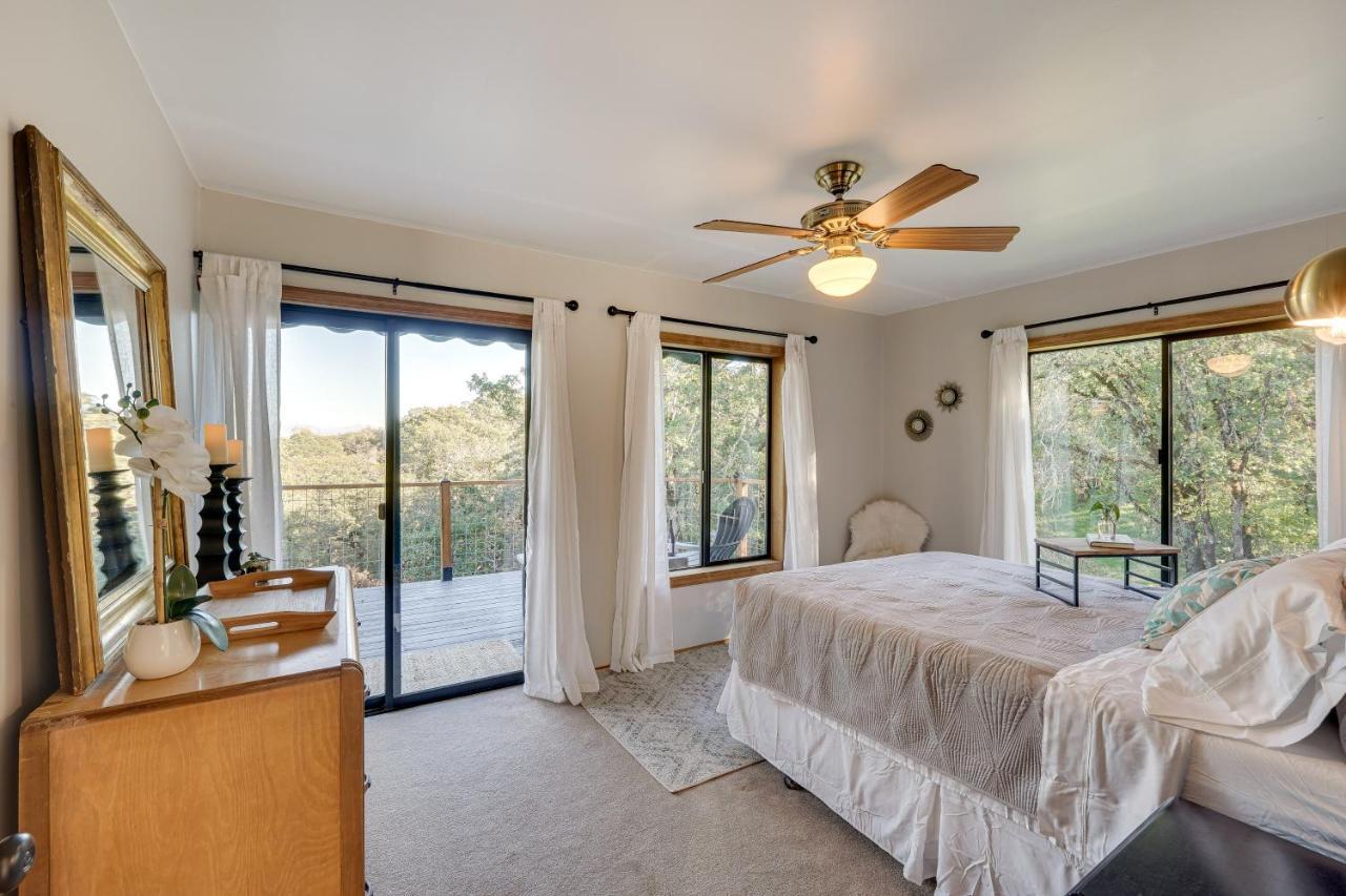 Cozy Point On Working Winery! Holiday home
